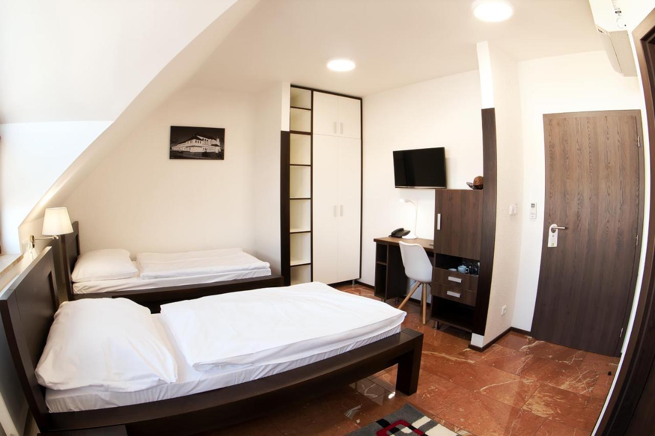 Hotel Slunecni Dvur Brno Exteriör bild